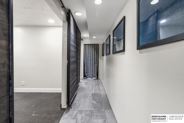 2408 Chandler Road E, Bellevue, NE 68005