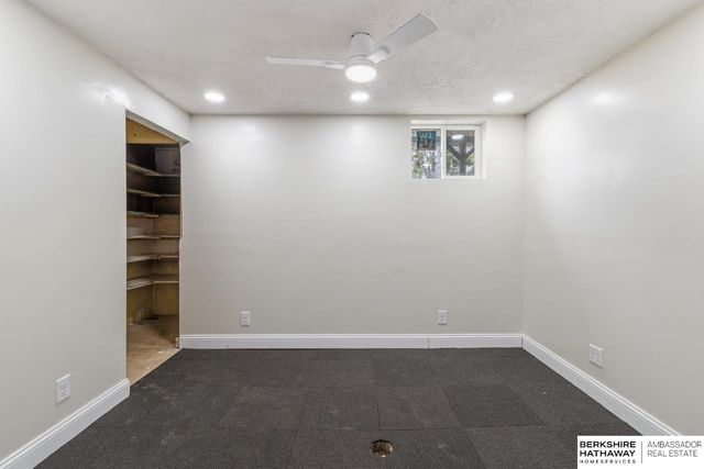 2408 Chandler Road E, Bellevue, NE 68005