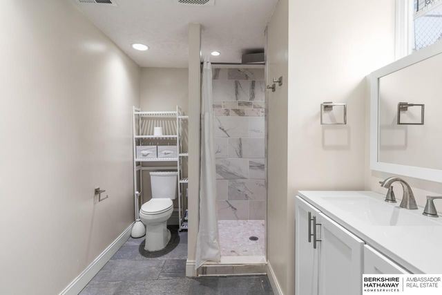 2408 Chandler Road E, Bellevue, NE 68005