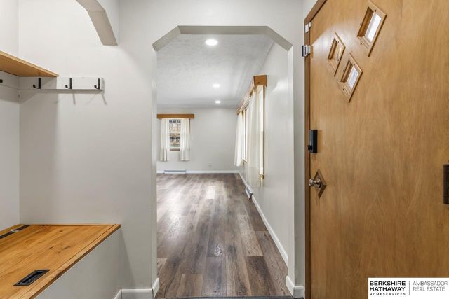 2408 Chandler Road E, Bellevue, NE 68005