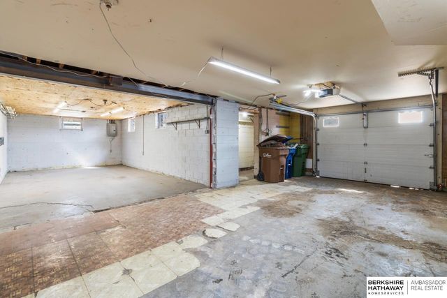 2408 Chandler Road E, Bellevue, NE 68005