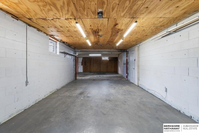 2408 Chandler Road E, Bellevue, NE 68005