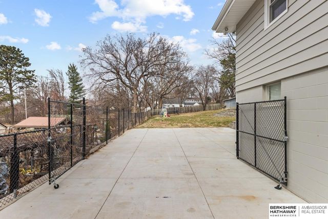 2408 Chandler Road E, Bellevue, NE 68005