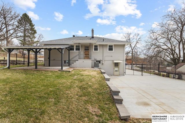 2408 Chandler Road E, Bellevue, NE 68005