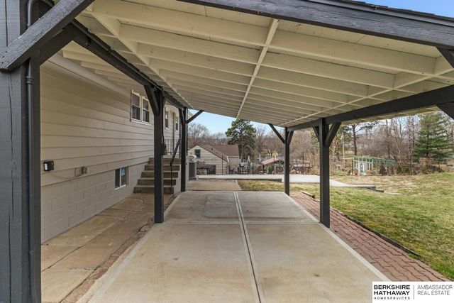 2408 Chandler Road E, Bellevue, NE 68005