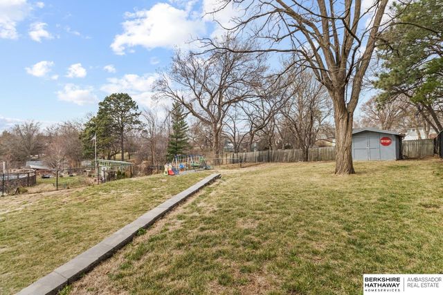 2408 Chandler Road E, Bellevue, NE 68005