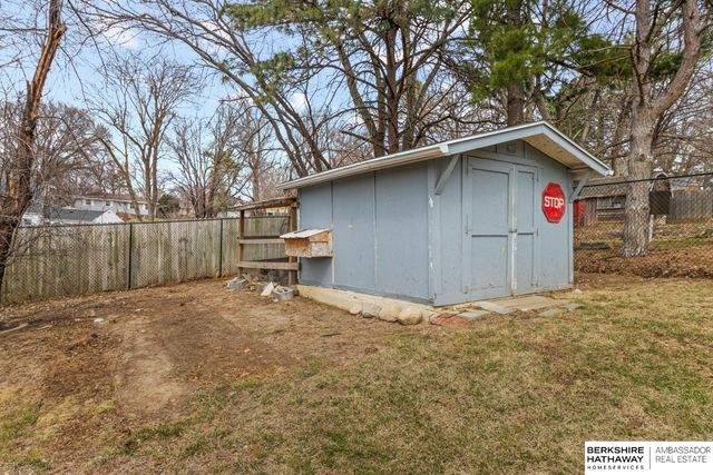 2408 Chandler Road E, Bellevue, NE 68005