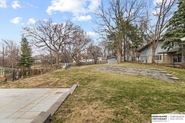 2408 Chandler Road E, Bellevue, NE 68005