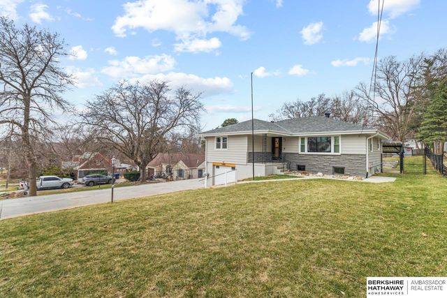 2408 Chandler Road E, Bellevue, NE 68005
