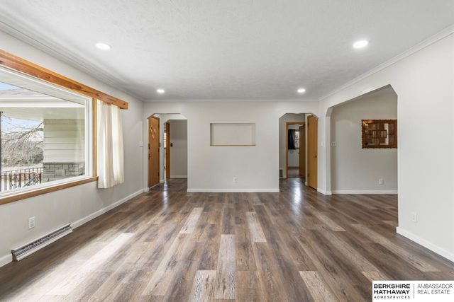 2408 Chandler Road E, Bellevue, NE 68005