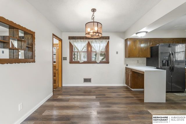 2408 Chandler Road E, Bellevue, NE 68005