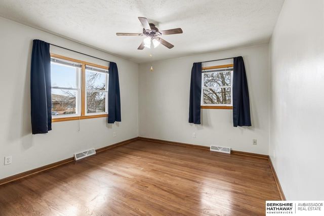 2408 Chandler Road E, Bellevue, NE 68005