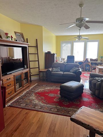 250 Willow Lane, Linton, IN 47441