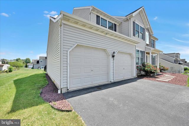 221 CROSSWIND WAY, Lebanon, PA 17042