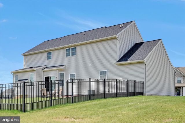221 CROSSWIND WAY, Lebanon, PA 17042