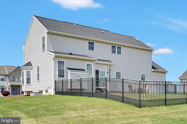 221 CROSSWIND WAY, Lebanon, PA 17042