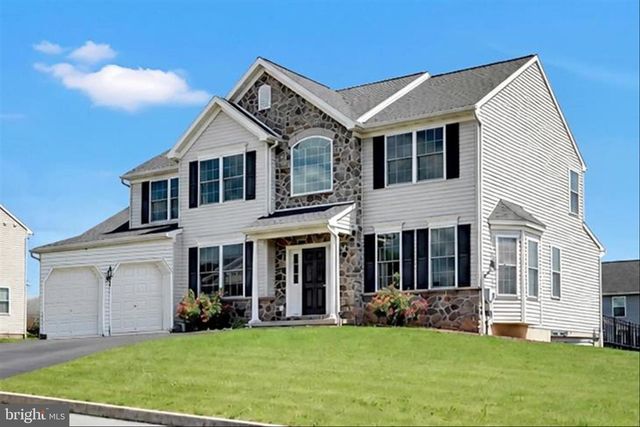 221 CROSSWIND WAY, Lebanon, PA 17042