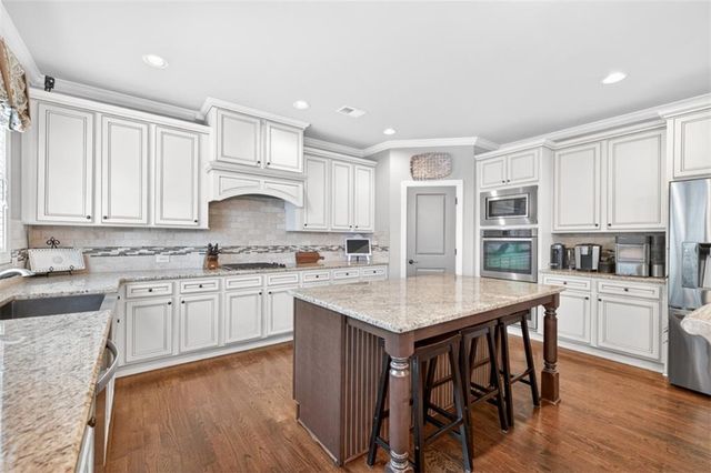 1906 Skybrooke Lane, Hoschton, GA 30548