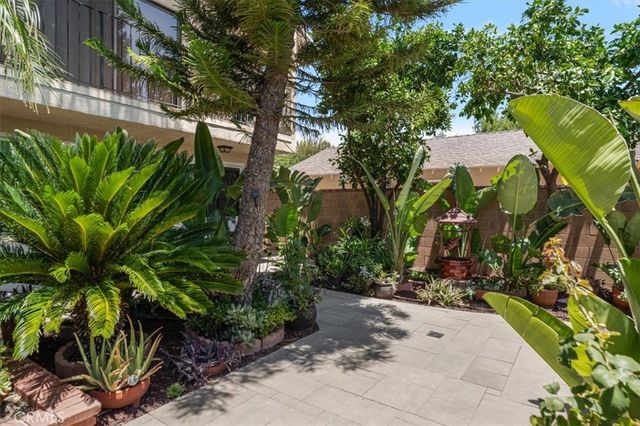 22521 Victory Boulevard B, West Hills, CA 91307