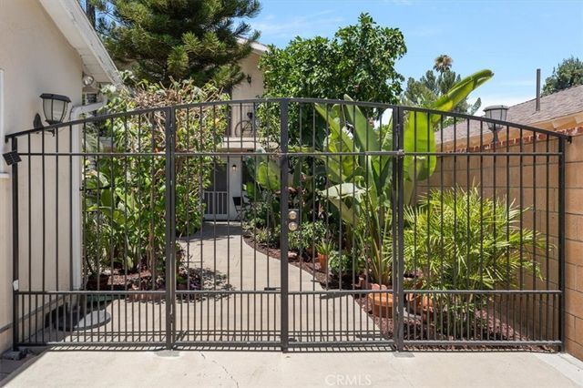 22521 Victory Boulevard B, West Hills, CA 91307