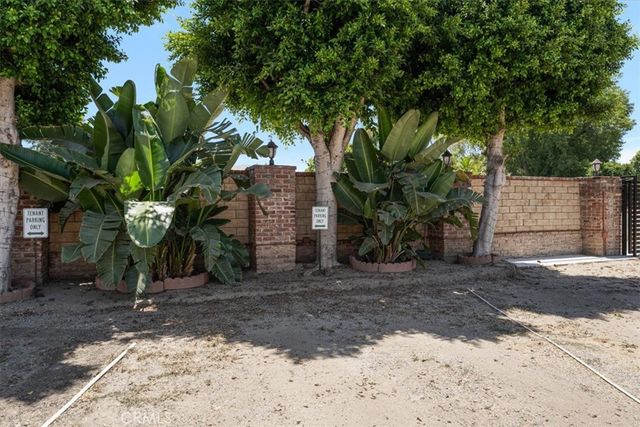 22521 Victory Boulevard B, West Hills, CA 91307