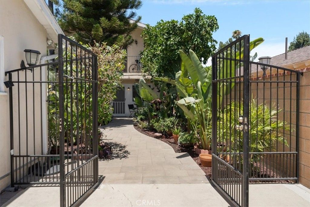 22521 Victory Boulevard B, West Hills, CA 91307