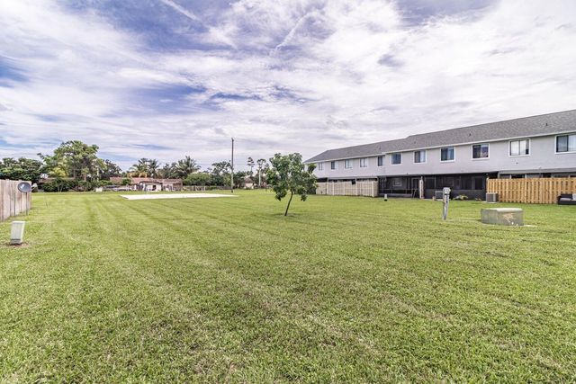 1402 Wharf Lane, Greenacres, FL 33463