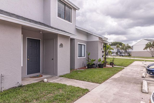 1402 Wharf Lane, Greenacres, FL 33463