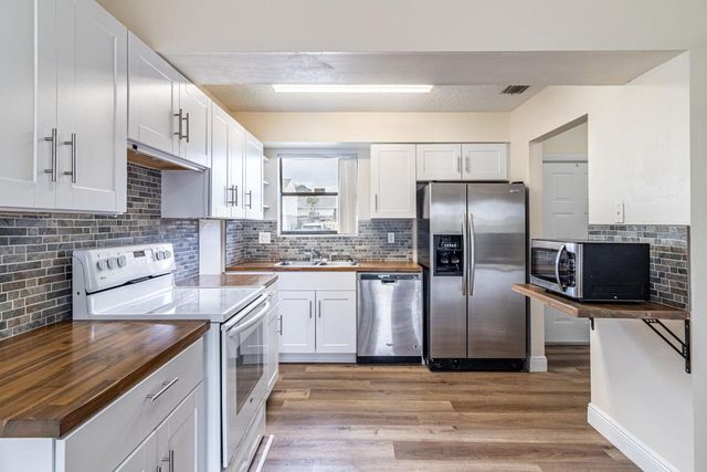 1402 Wharf Lane, Greenacres, FL 33463