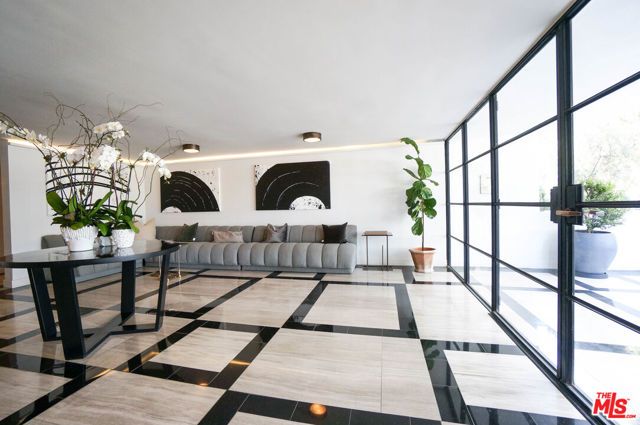 12320 MONTANA Avenue 303, Los Angeles, CA 90049