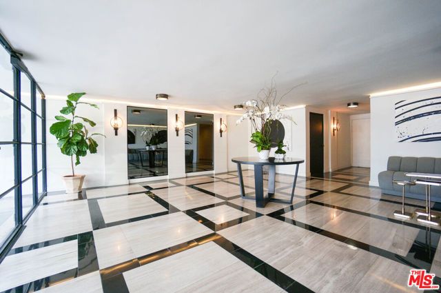 12320 MONTANA Avenue 303, Los Angeles, CA 90049