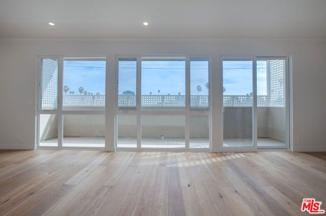 12320 MONTANA Avenue 303, Los Angeles, CA 90049