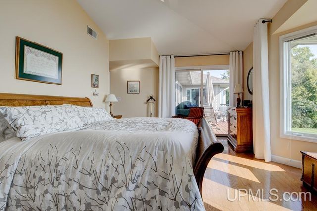 2186 10th Street, Menominee, MI 49858