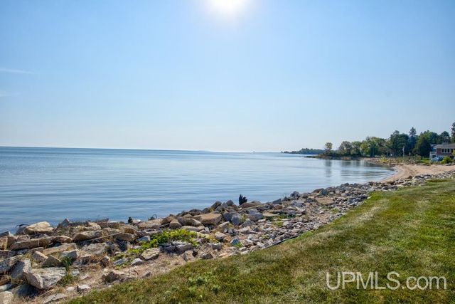 2186 10th Street, Menominee, MI 49858