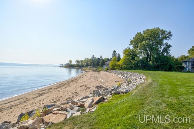 2186 10th Street, Menominee, MI 49858