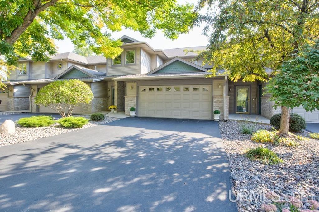 2186 10th Street, Menominee, MI 49858