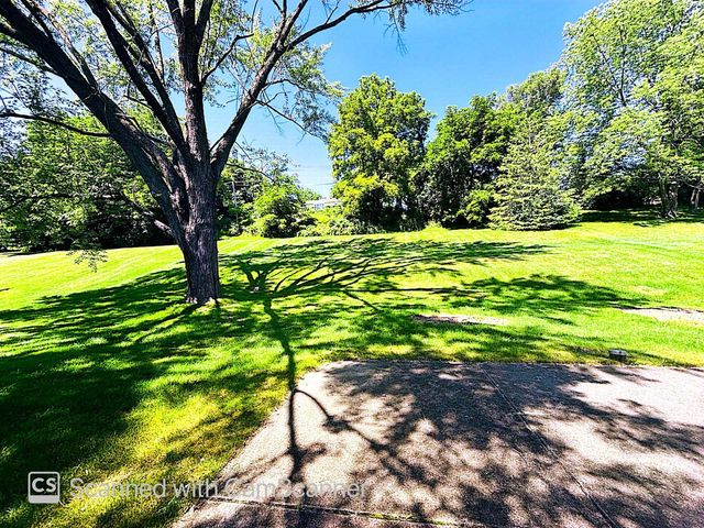 5135 S Menard DRIVE, New Berlin, WI 53151