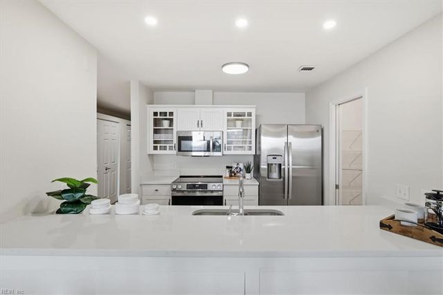 40 Rader St Apt 403, Norfolk, VA 23510