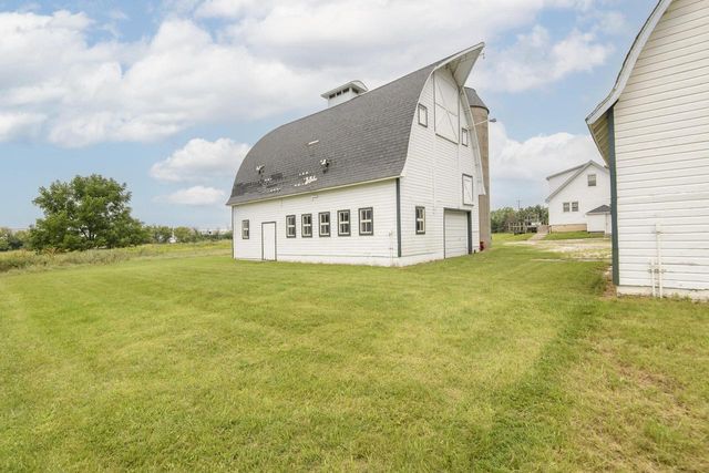 N15W24887 Bluemound ROAD, Pewaukee, WI 53072