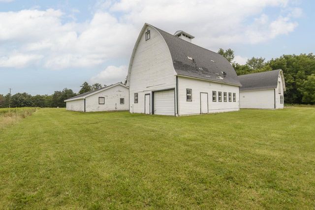 N15W24887 Bluemound ROAD, Pewaukee, WI 53072