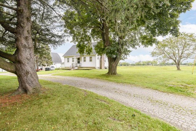 N15W24887 Bluemound ROAD, Pewaukee, WI 53072