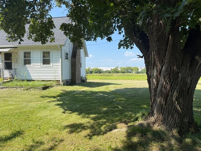N15W24887 Bluemound ROAD, Pewaukee, WI 53072