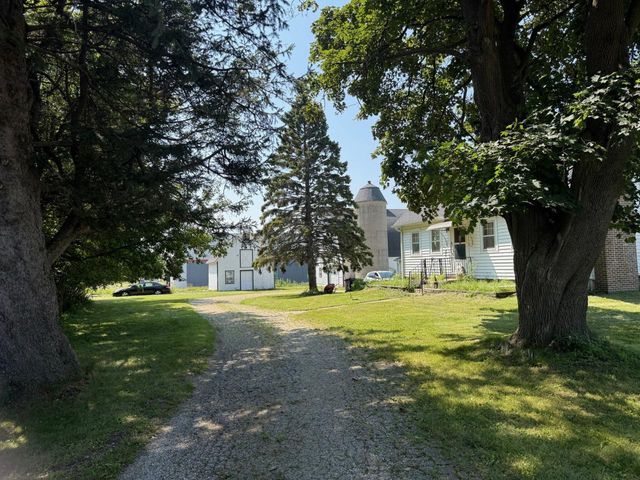 N15W24887 Bluemound ROAD, Pewaukee, WI 53072