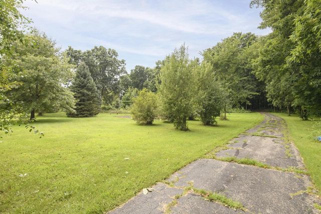 N15W24887 Bluemound ROAD, Pewaukee, WI 53072