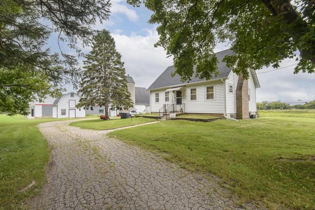 N15W24887 Bluemound ROAD, Pewaukee, WI 53072