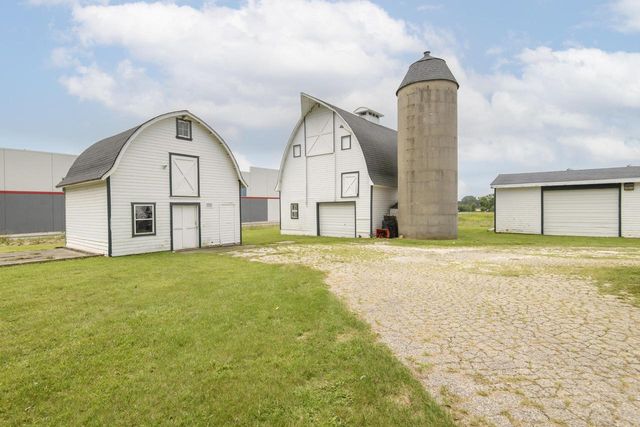 N15W24887 Bluemound ROAD, Pewaukee, WI 53072