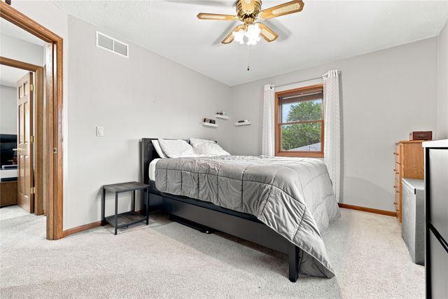 805 SE Trilein Drive, Ankeny, IA 50021