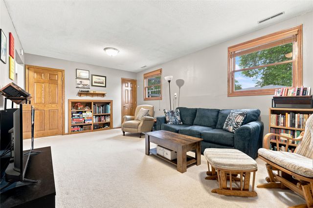 805 SE Trilein Drive, Ankeny, IA 50021