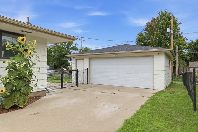 805 SE Trilein Drive, Ankeny, IA 50021
