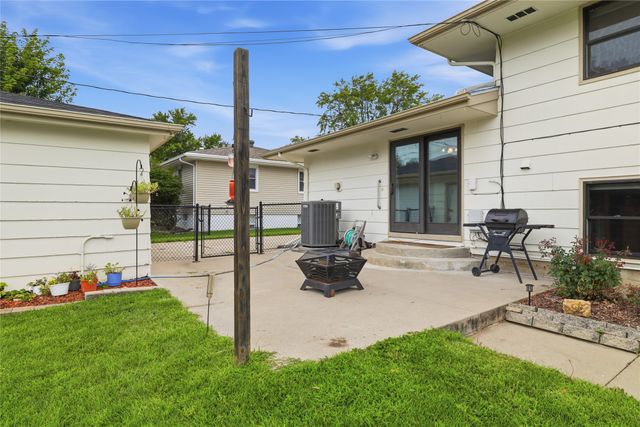 805 SE Trilein Drive, Ankeny, IA 50021